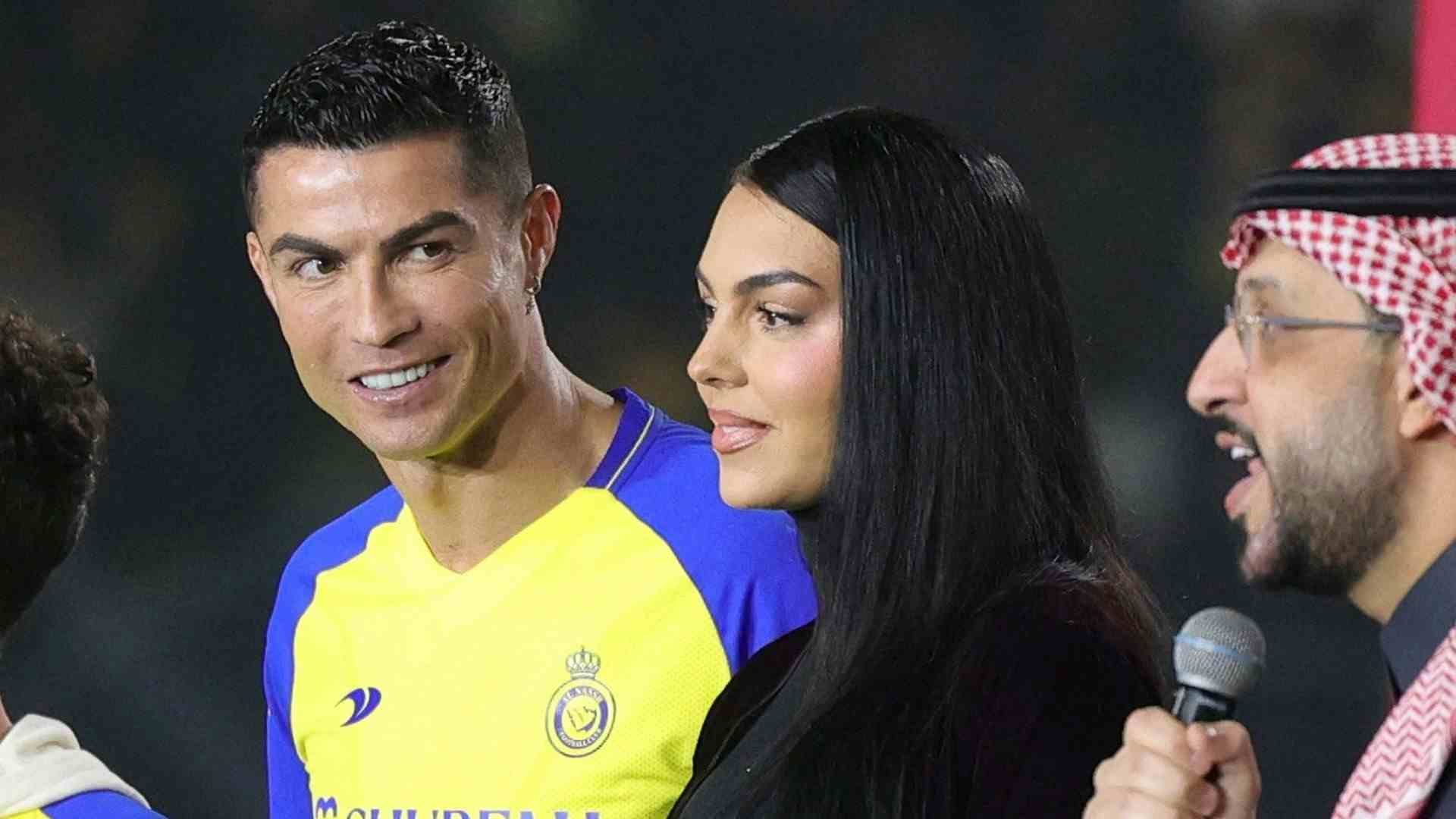 Ronaldo e Georgina infrangono legge in Arabia Saudita, autorità pronte a chiudere un occhio