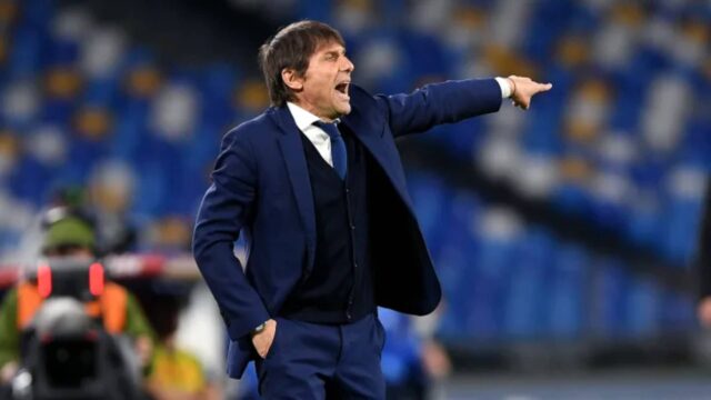 Antonio Conte e la firma con Forza Napoli