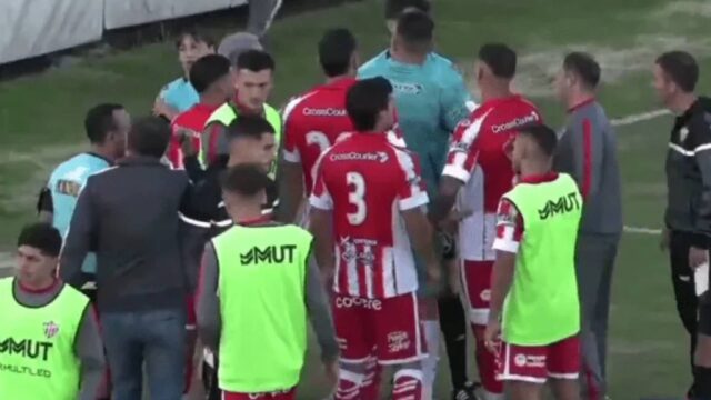 Argentina l arbitro fischia la fine e annulla il gol dei padroni di casa