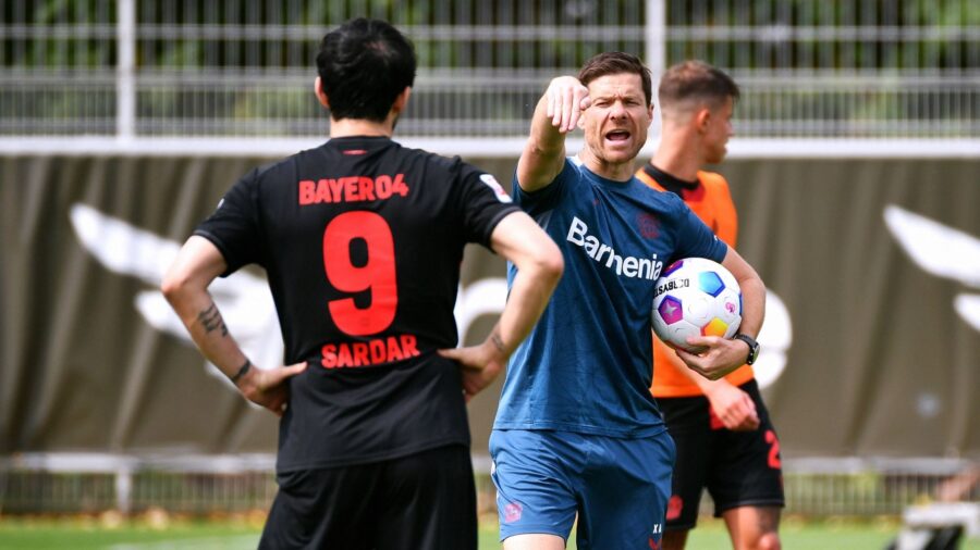 Azmoun la combina grossa Xabi Alonso furioso lo mette fuori rosa