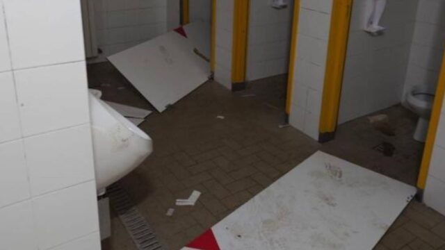 Bagni del Dall Ara danneggiati dai tifosi del Borussia Dortmund