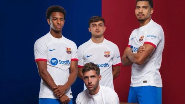 Barcellona in maglia bianca