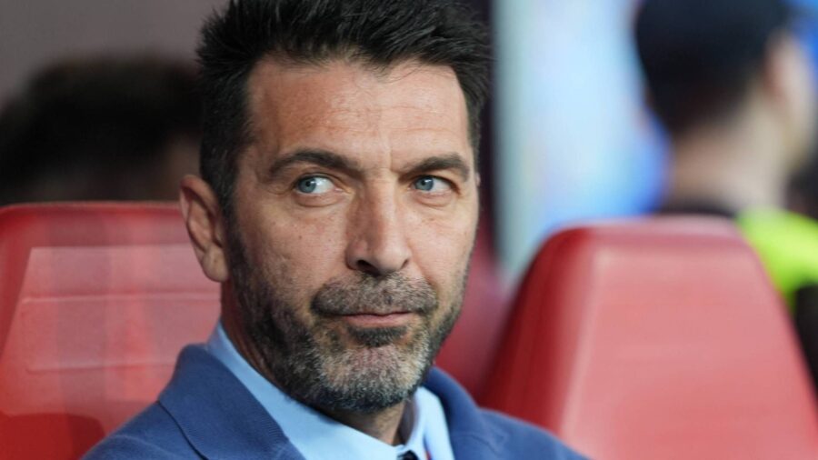 Buffon rinnova con l Italia sara ancora capodelegazione