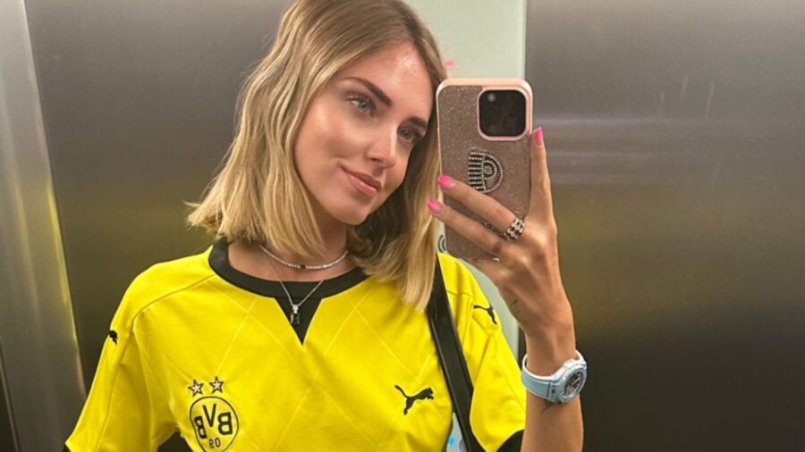 Chiara ferragni con la maglia del borussia dortmund