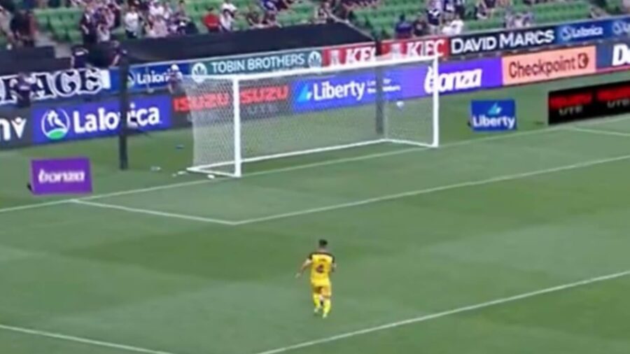 Clamoroso gol sbagliato in Australia