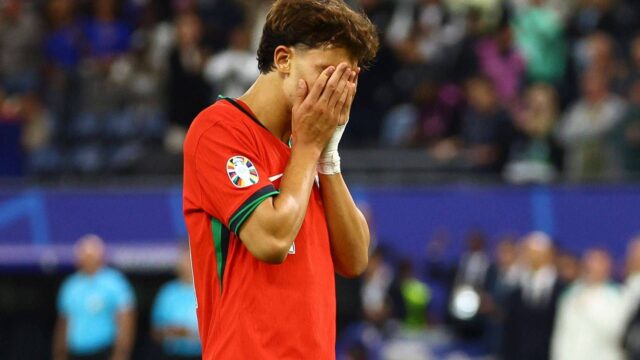 Distrutta dai tifosi del Portogallo la sagoma di cartone di Joao Felix