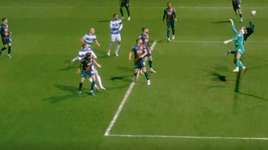 Fallo di mano non visto dall arbitro in Inghilterra