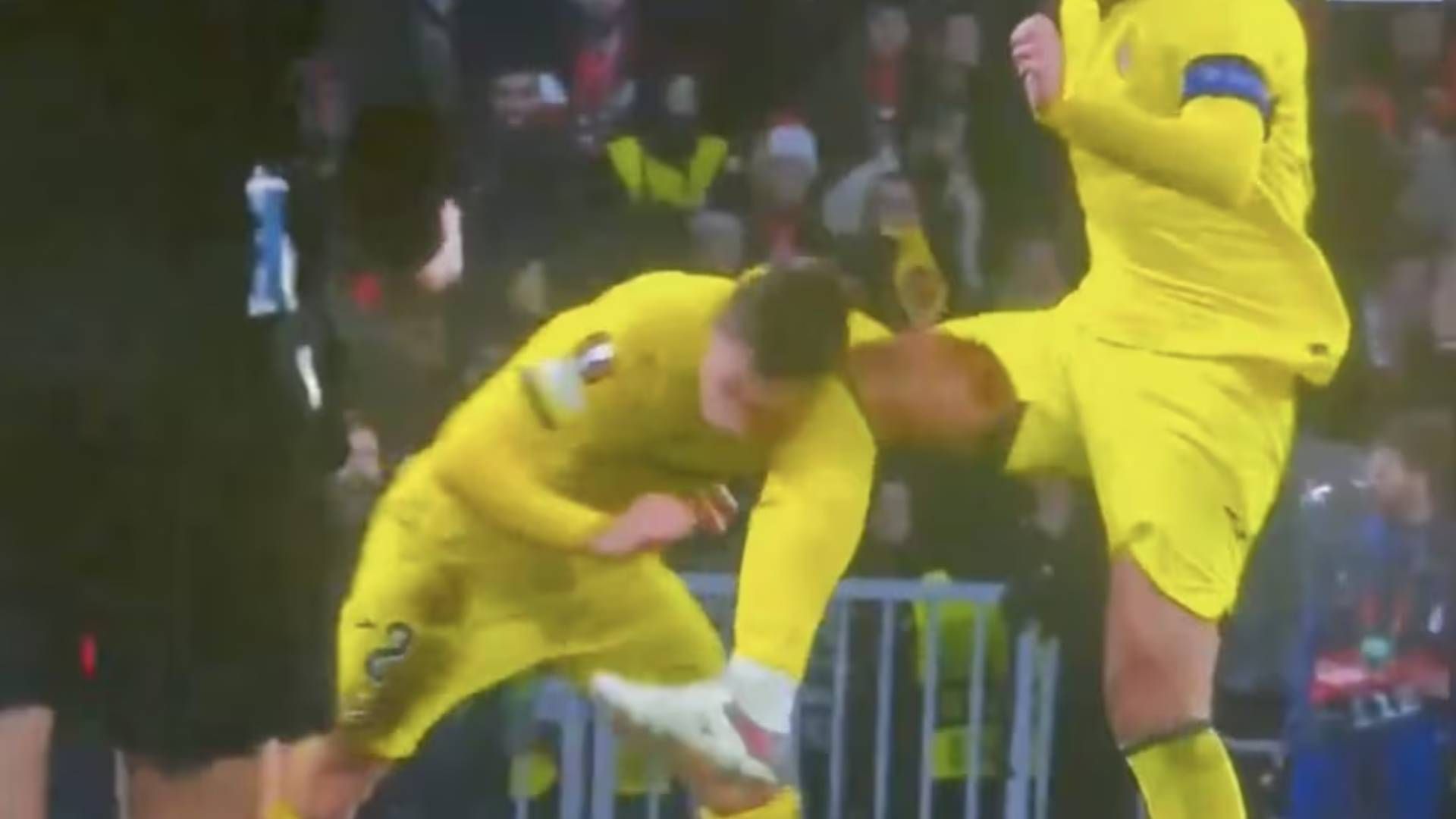 Gabbia-perde-momentaneamente-i-sensi-dopo-una-ginocchiata-involontaria-di-Albiol