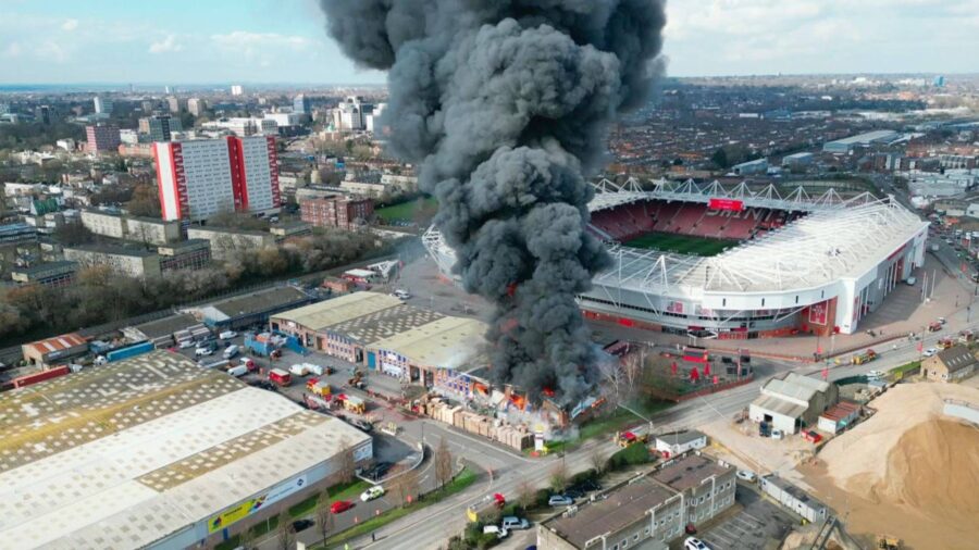 Incendio a Southampton fuori dallo stadio