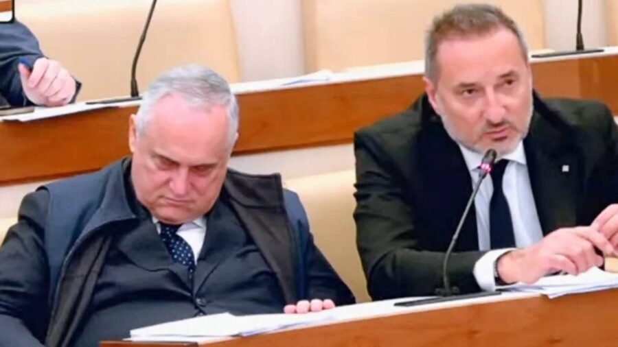 Lotito si addormenta in Senato