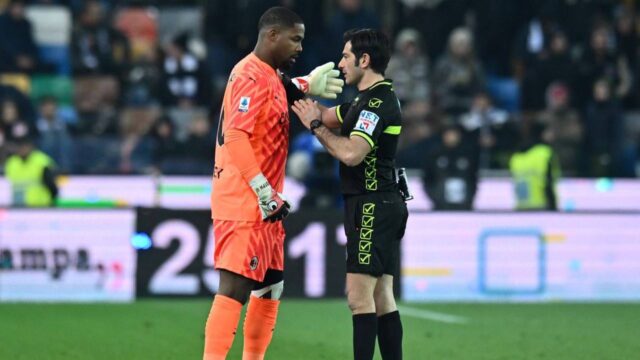 Maignan abbandona il campo dopo i cori razzisti