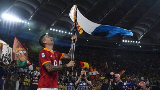 Mancini con bandiera lazio topo