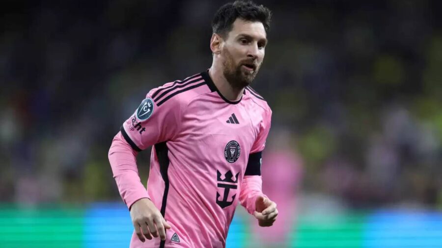 Messi segna pochi secondi dopo i cori su Ronaldo