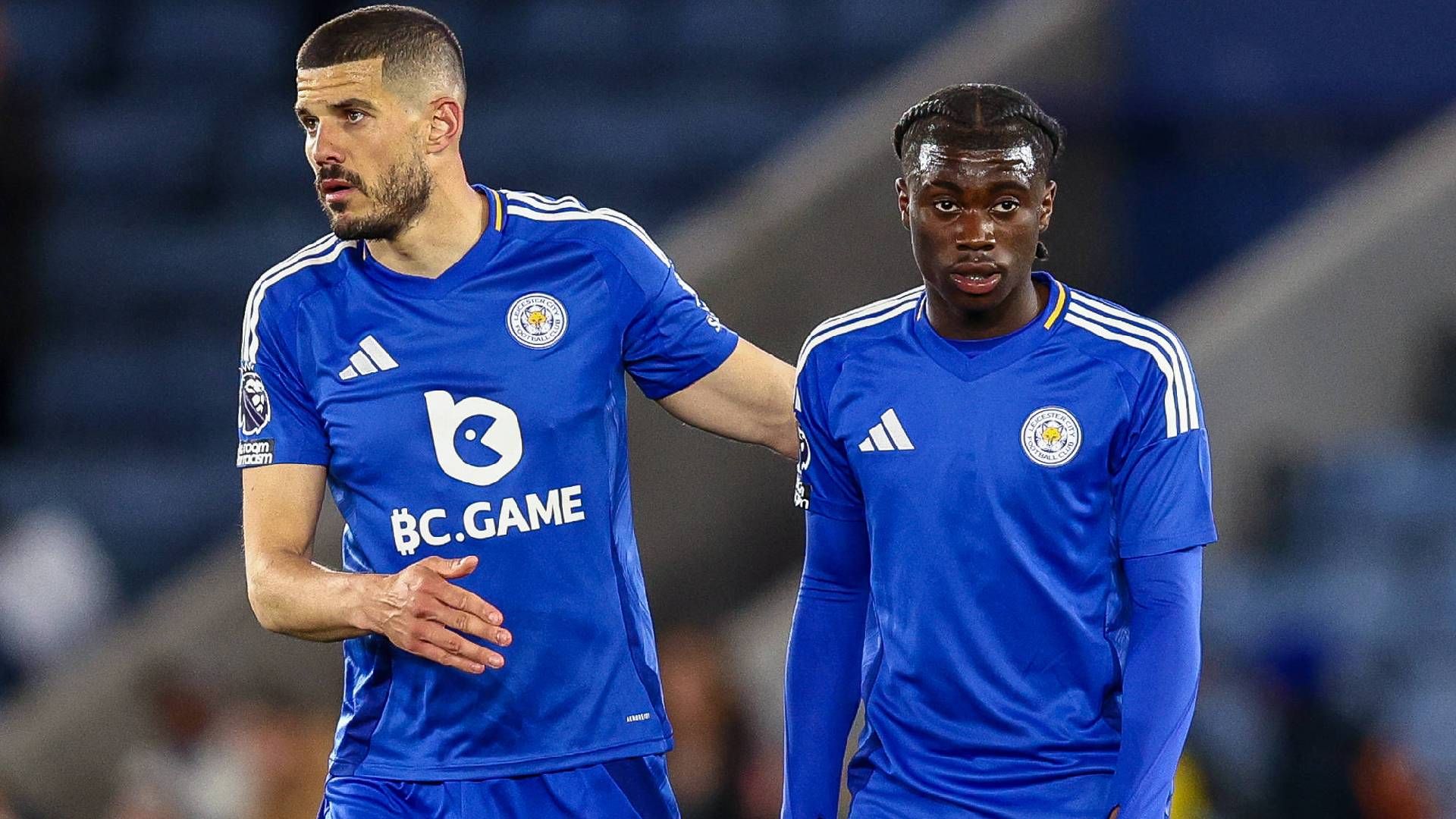 Monga-in-campo-con-una-maglia-senza-sponsor