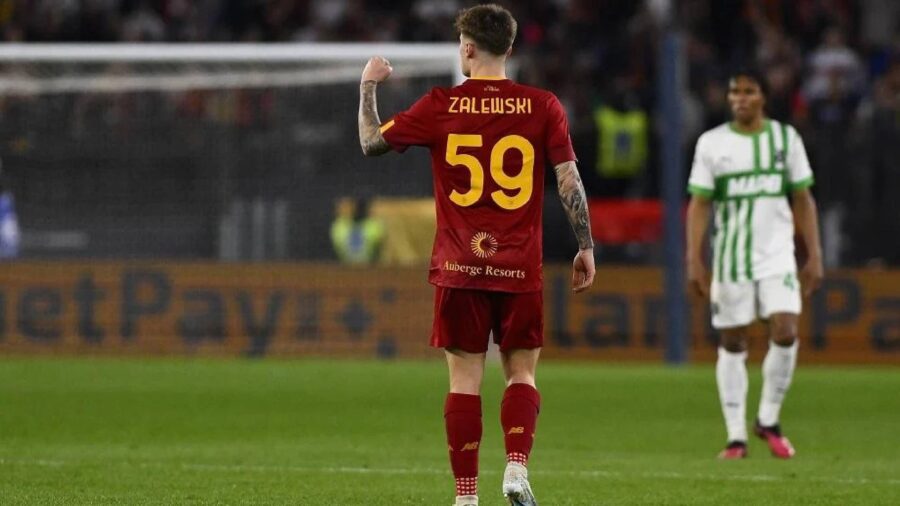 Nicola Zalewski as Roma