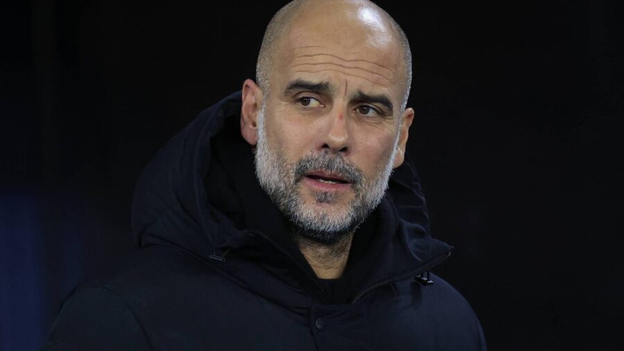Pep Guardiola reagisce alla provocazione di un tifoso
