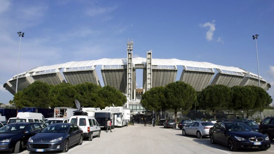 Rissa fuori lo stadio san nicola durante Bari pisa