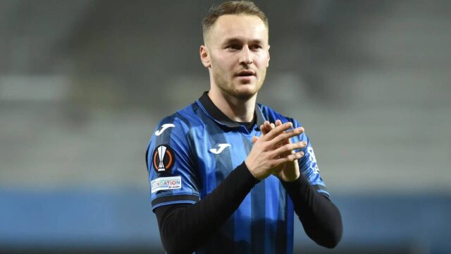 Teun Koopmeiners saluta l Atalanta