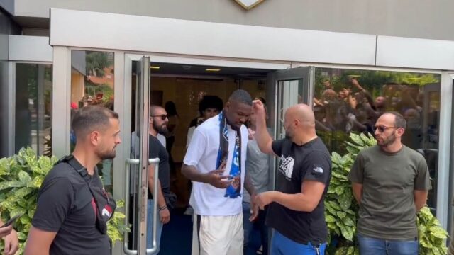 Thuram sciarpa