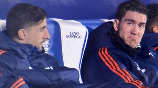VLAHOVIC perin panchina juventus como