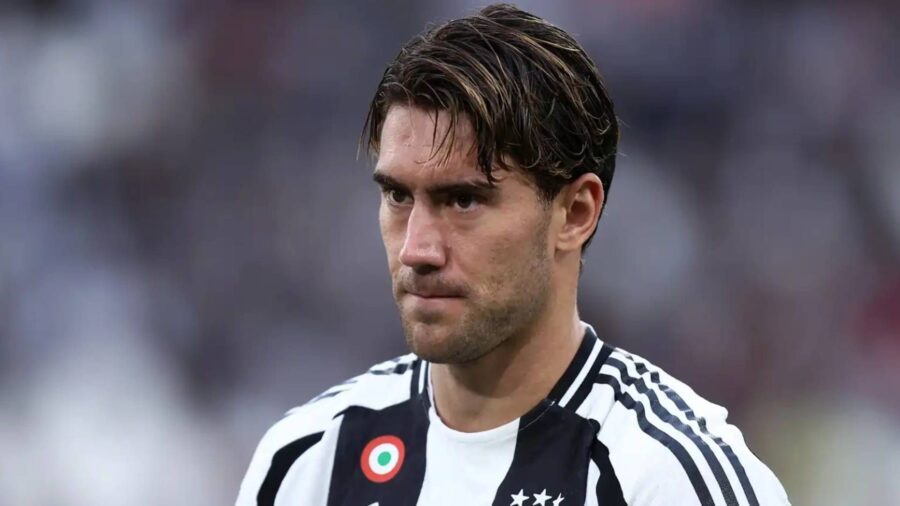 Vlahovic e il giocatore meno coinvolto nella Juve come si evince dai dati riportati da Fabio Caressa