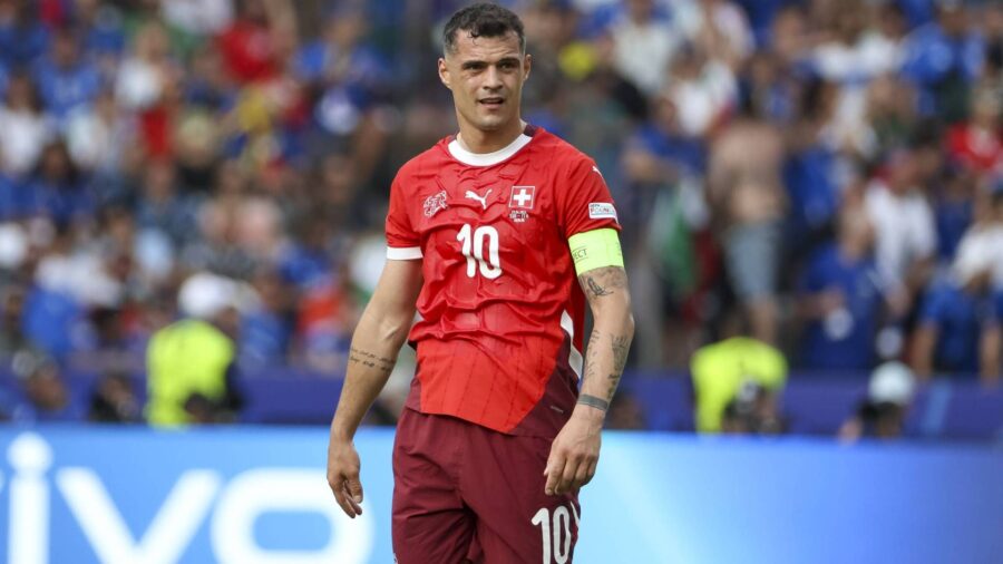 Xhaka sbeffeggia l Italia