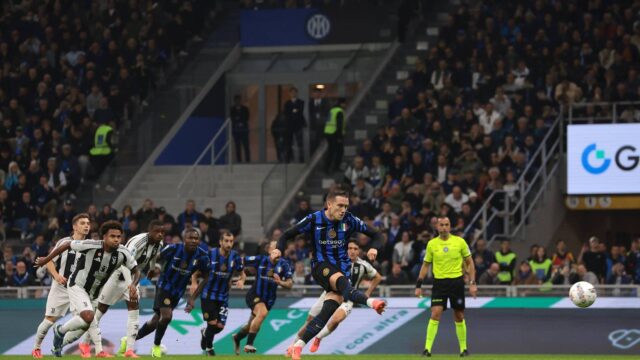 Zielinski doppietta su rigore