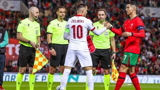 Zielinski e Cristiano Ronaldo