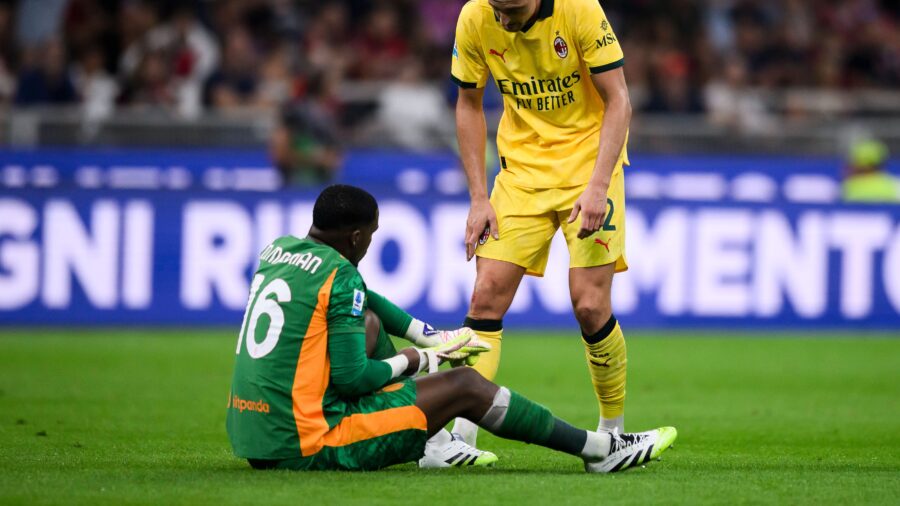 Ac milan v bologna fc serie a mike maignan of ac milan suffers an injury during the serie a football match between ac milan and bologna fc milan italy copyright xnicolxcampoxjpg