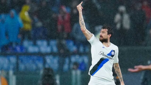 Acerbi dito medio alla curva della roma