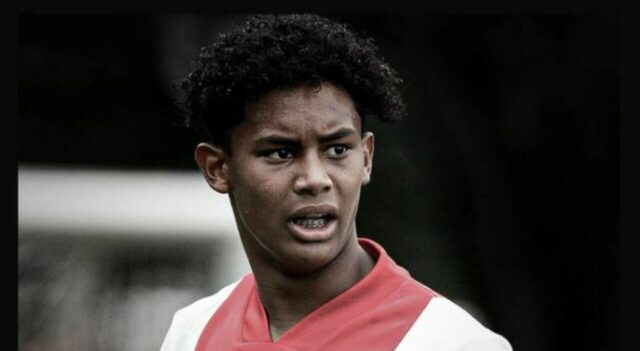 Ajax in lutto noah gesser