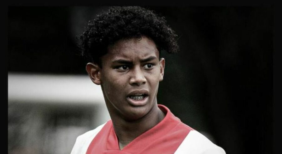 Ajax in lutto noah gesser