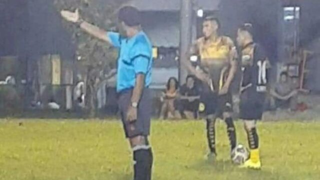 Arbitro pestato a morte