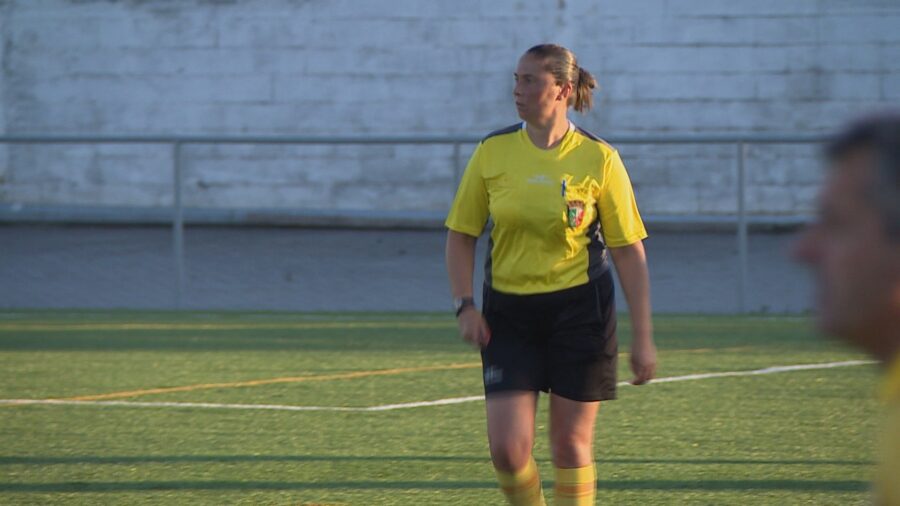 Arbitro salva la vita