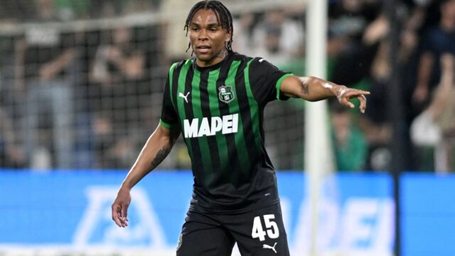 Armand lauriente serie b 2024 25 sassuolo carrarese 2 0 azione action single shot gesti serie b 2024 25 sassuolo carrarese 2 0jpg