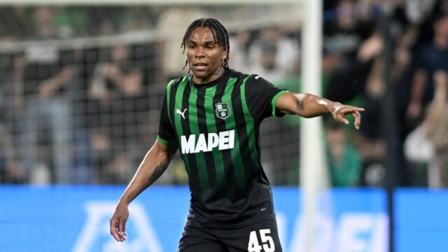 Armand lauriente serie b 2024 25 sassuolo carrarese 2 0 azione action single shot gesti serie b 2024 25 sassuolo carrarese 2 0jpg