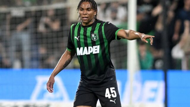 Armand lauriente serie b 2024 25 sassuolo carrarese 2 0 azione action single shot gesti serie b 2024 25 sassuolo carrarese 2 0jpg
