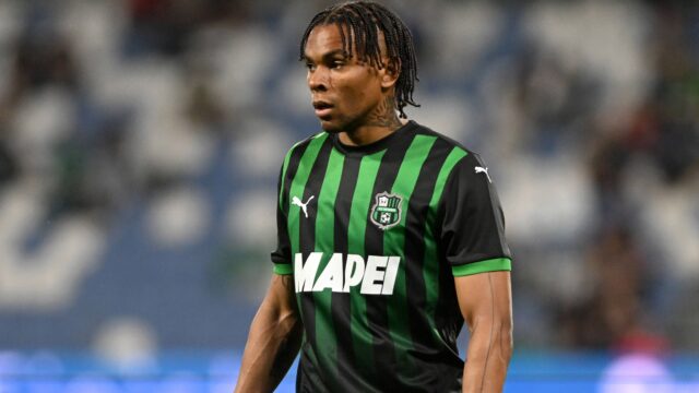 Armand lauriente serie b 2024 25 sassuolo carrarese 2 0 azione action single shot serie b 2024 25 sassuolo carrarese 2 0jpg