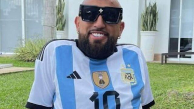 Arturo vidal con la maglia dellargentina
