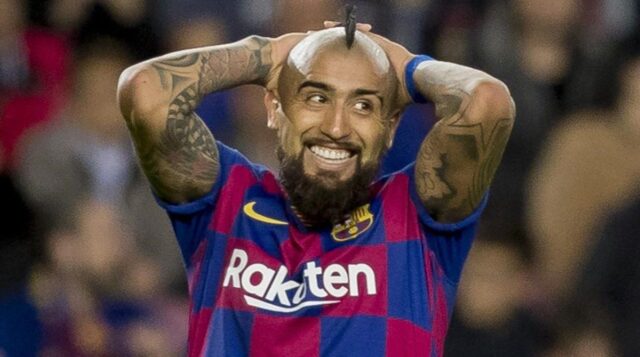 Arturo vidal lamenta una ocasion perdida reciente partido frente alaves camp nou