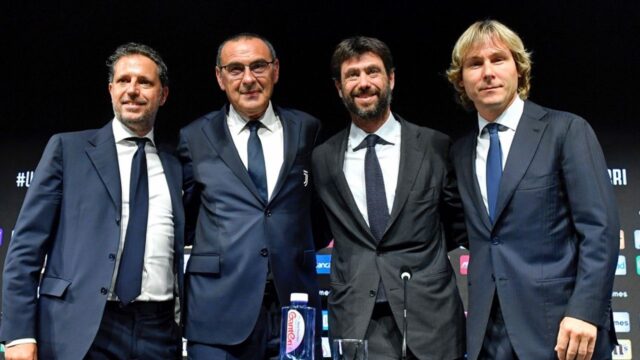 Auguri speciali del napoli a sarri