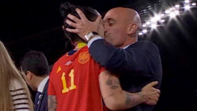 Bacio rubiales hermoso