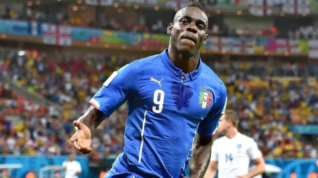Balotelli genoa.spogliatoio