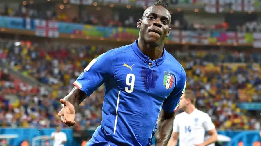 Balotelli genoa.spogliatoio