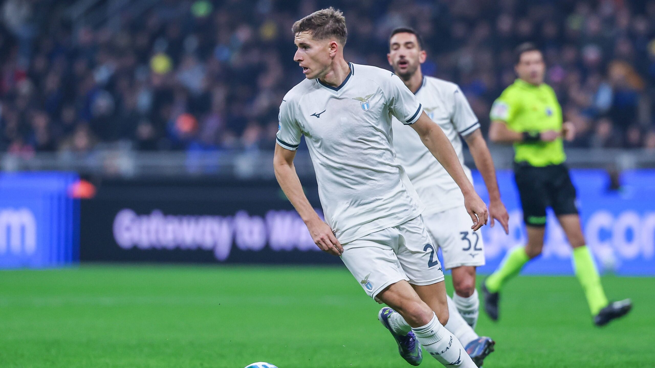 Il centrocampista della Lazio Toma Basic