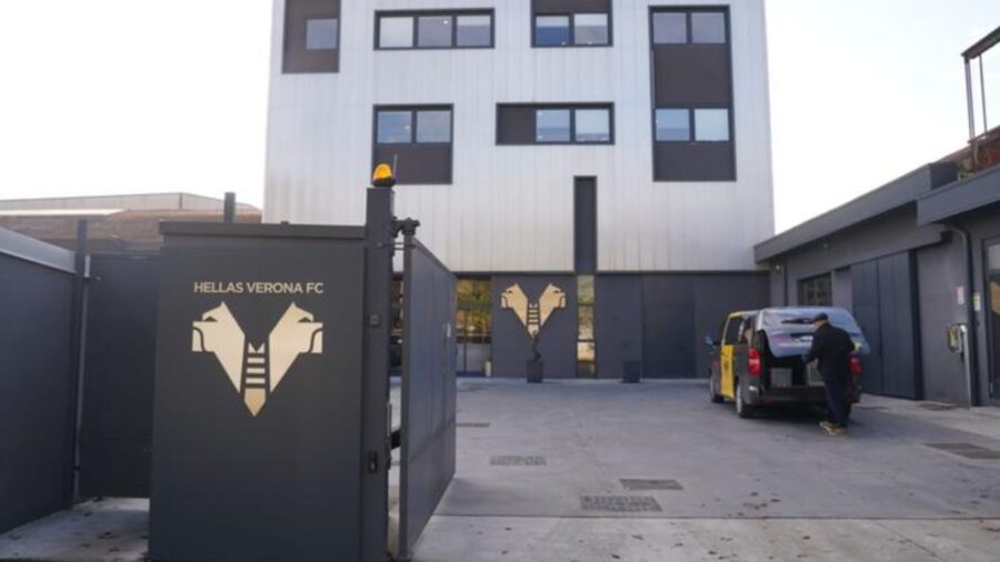 Blitz della finanza nella sede dell hellas verona