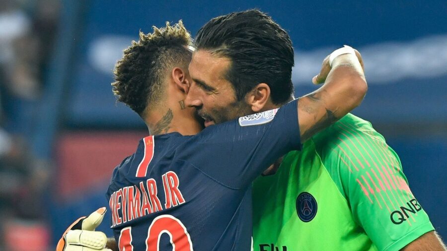 Buffon neymar abbraccio psg