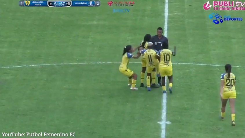 calciatrice-arbitro-1