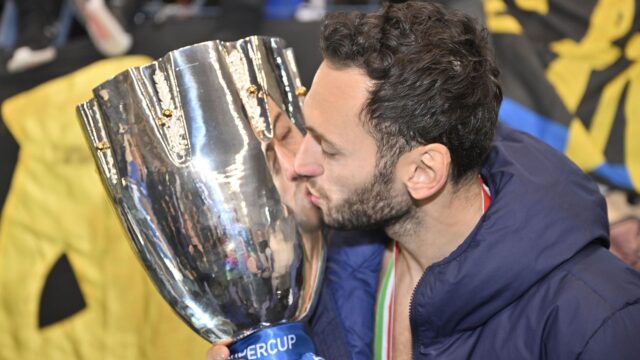 Calhanoglu con la supercoppa
