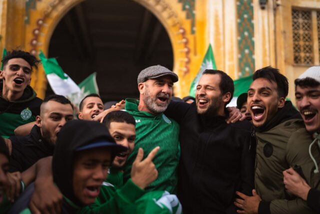 Cantona presenta looking fc